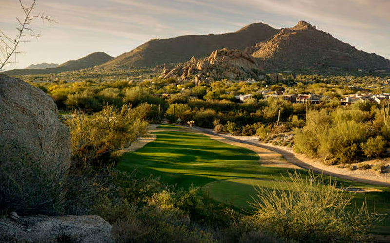 Golf course with desert landscape and mountains in the background